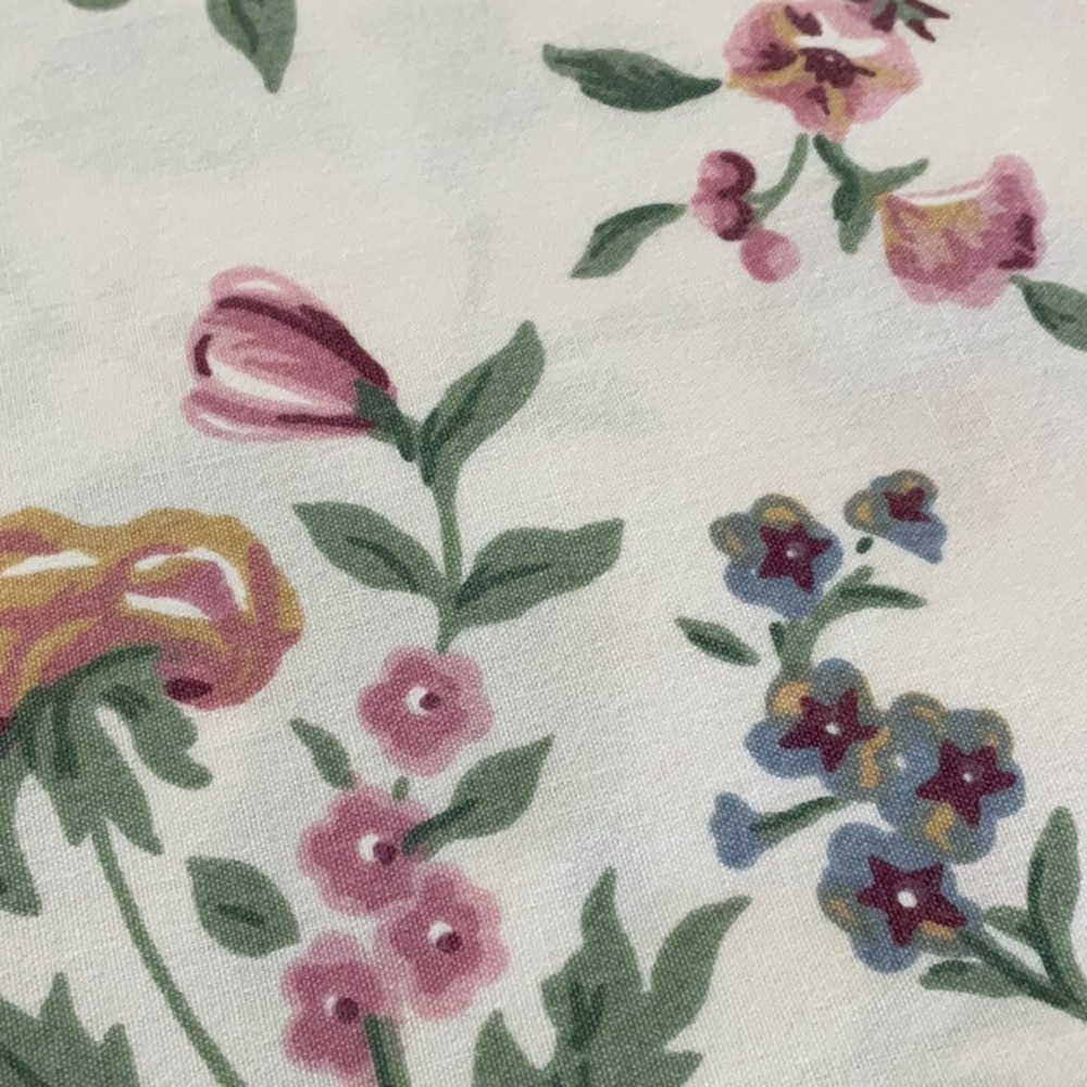 Vintage floral sheets top and bottom. Roses and Ruffles. - Picture 5 of 12